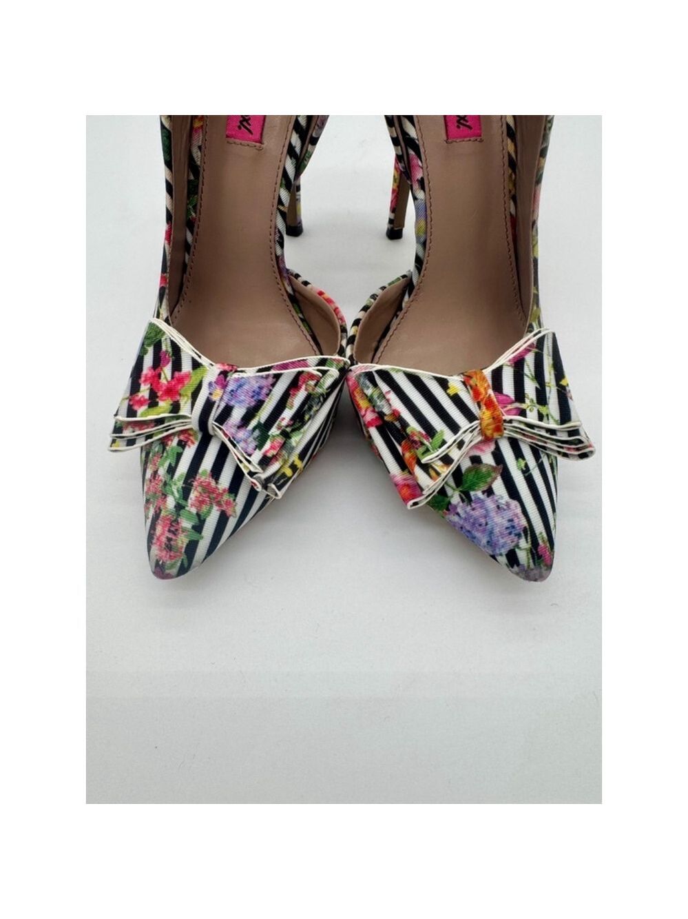 Women's Betsey Johnson Heels Size 8.5 Size Floral Black White Stripes - Picture 2 of 11